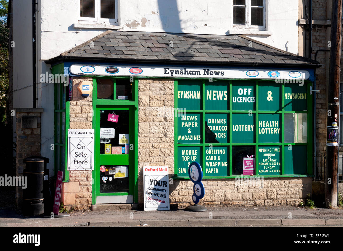 Newsagent uk hi-res stock photography and images - Alamy